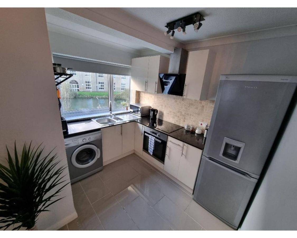 Apartment Canal Side Retreat - 2 Bedroom