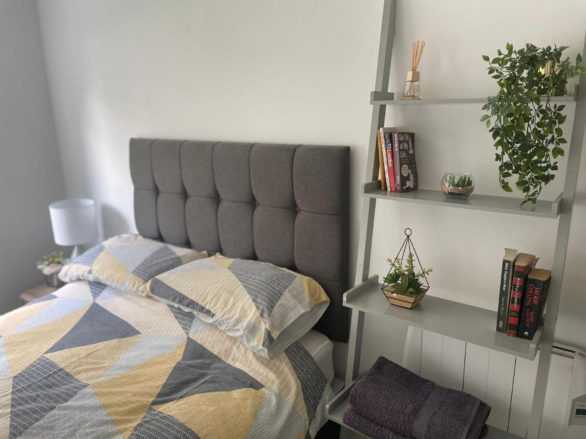 Canal Side Retreat - 2 Bedroom *