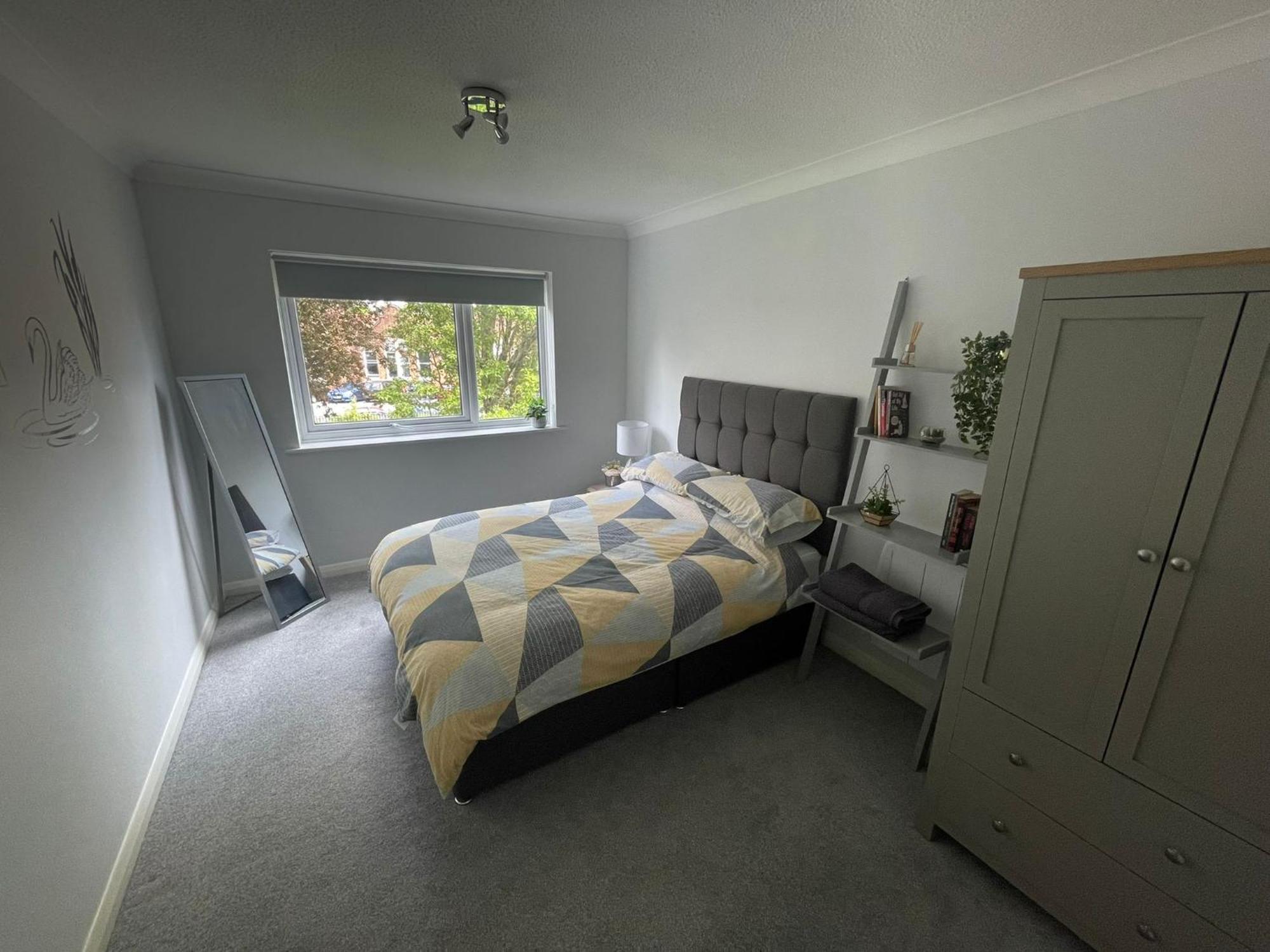 Canal Side Retreat - 2 Bedroom Apartment *
